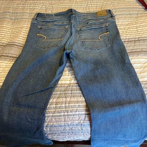 AMERICAN EAGLE JEANS